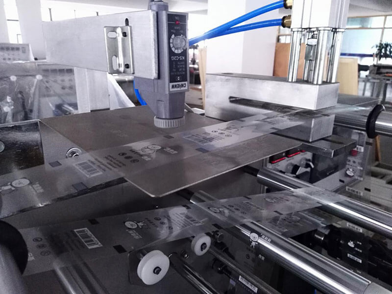 LEO-230B Automatic Cellophane Overwrapping Machine